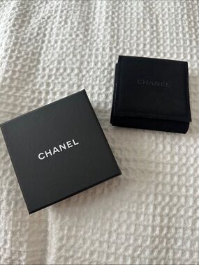 Chanel jewelry box with pouch